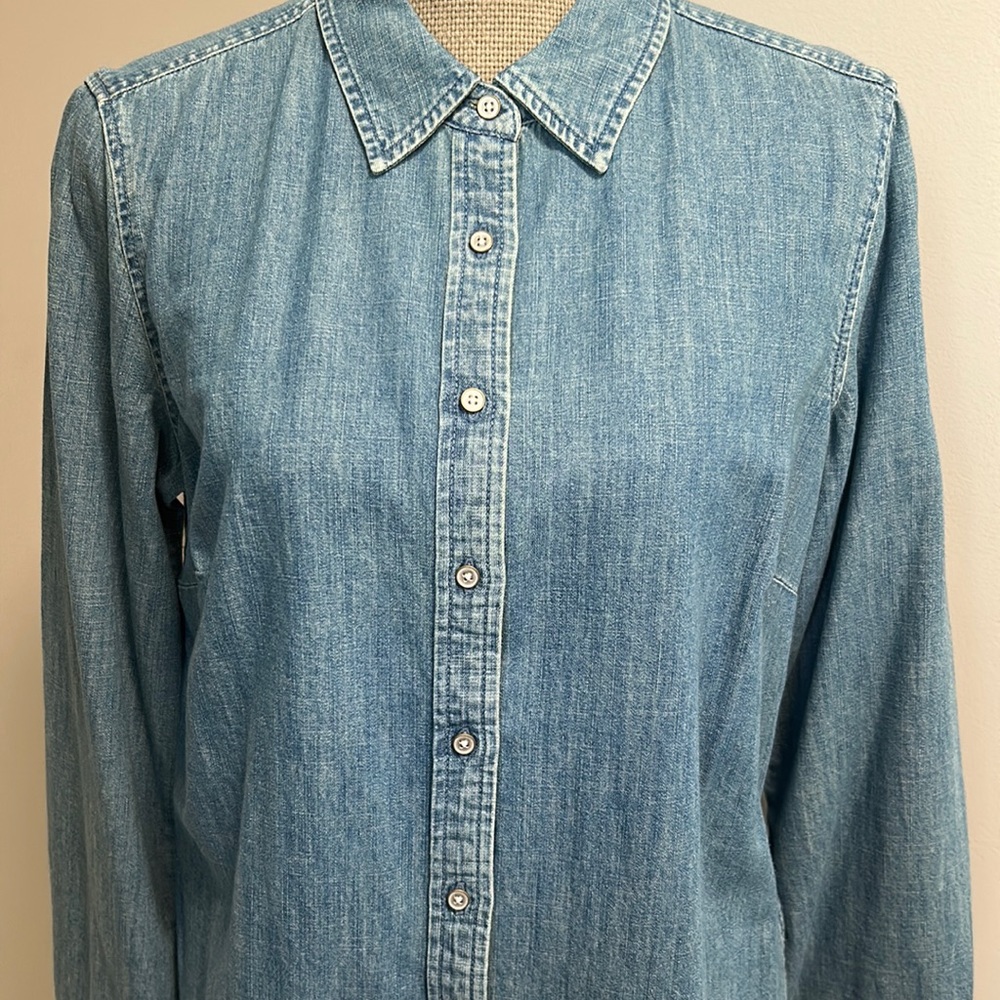 Talbots LS Sz Medium Button Front 100% Cotton Classic Tailored Blue Denim Shirt - Picture 2 of 10